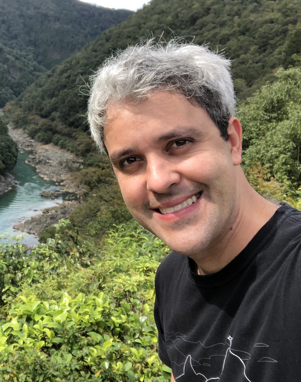 GUSTAVO R. ANJOS