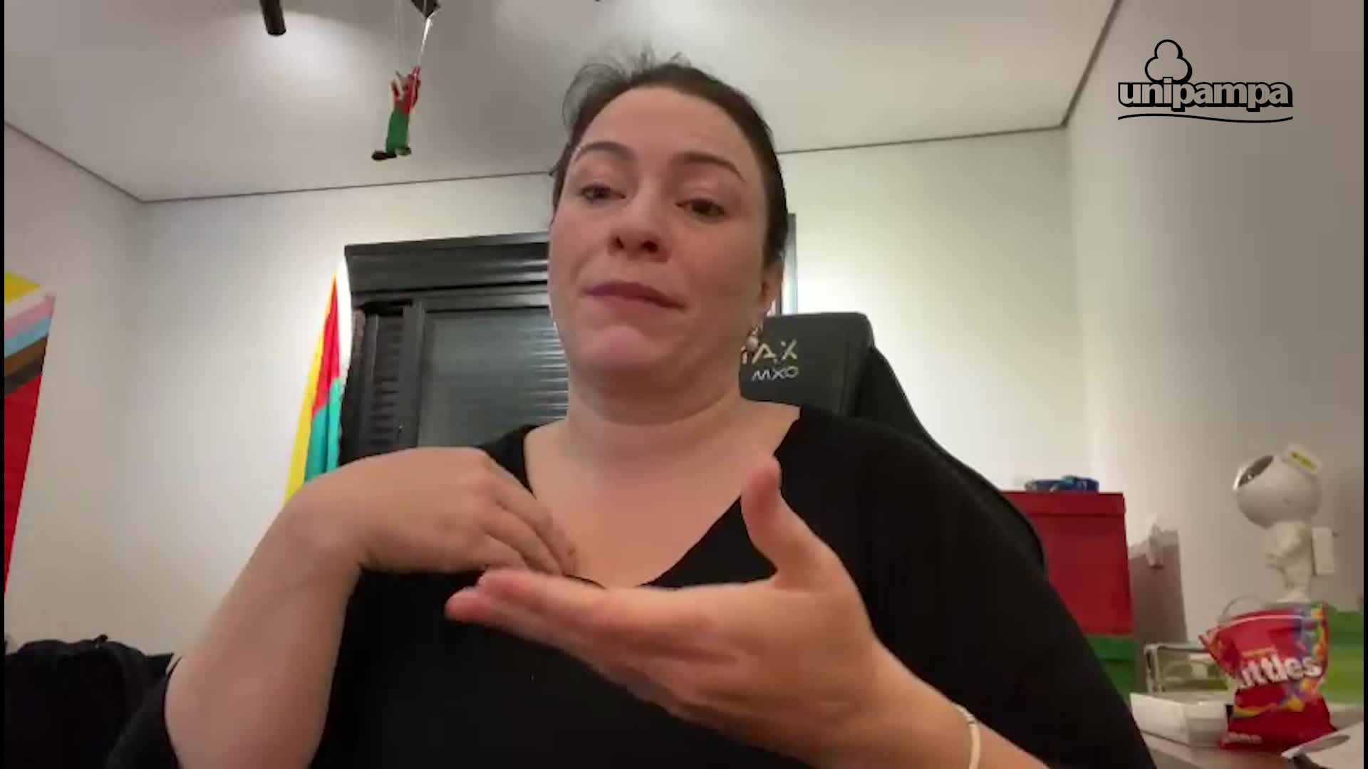 6 Negociação de Cultura Surda na criação de material para alunos surdos da Educação Bilíngue para Surdos Profª Carilissa Dall_alba
